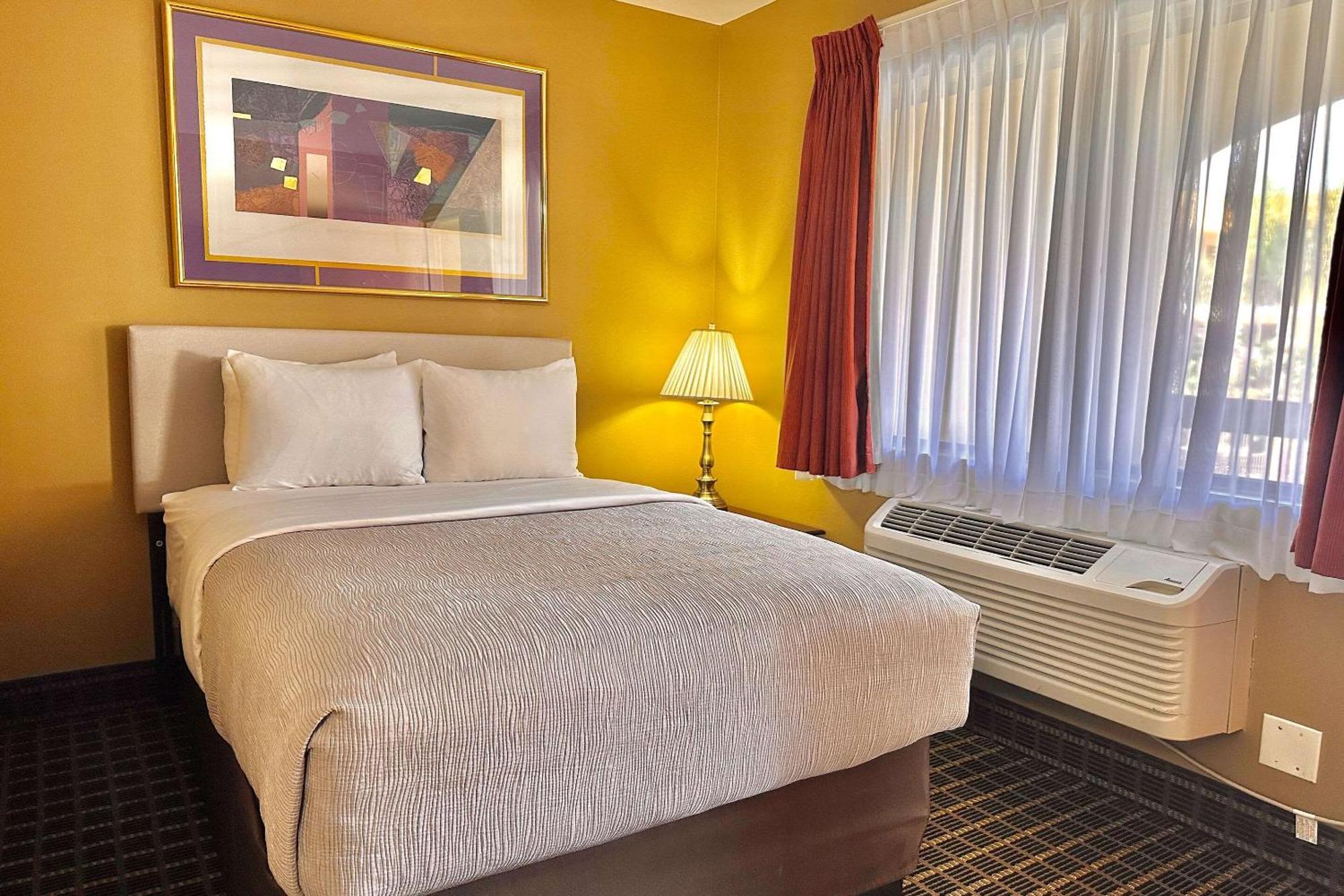 Quality Inn & Suites Westminster Seal Beach Eksteriør bilde