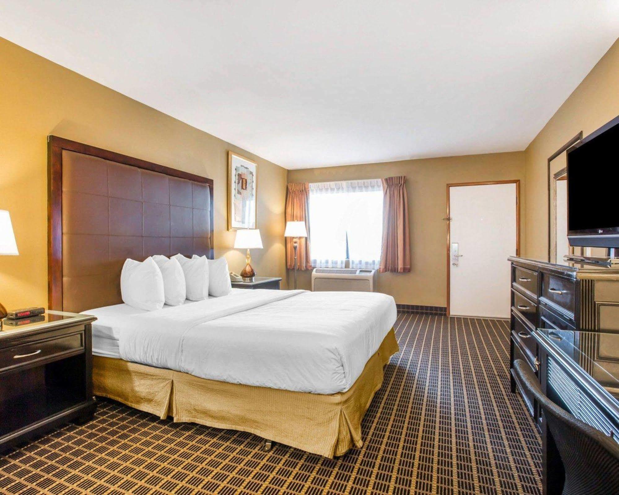 Quality Inn & Suites Westminster Seal Beach Eksteriør bilde