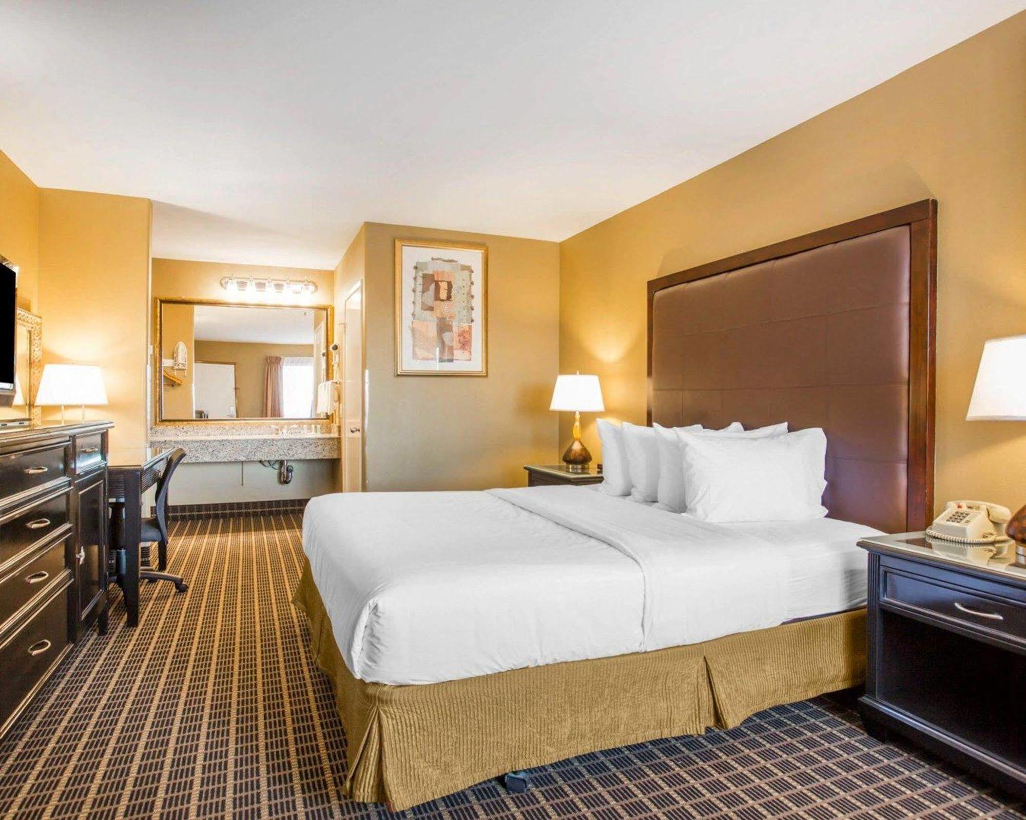 Quality Inn & Suites Westminster Seal Beach Eksteriør bilde