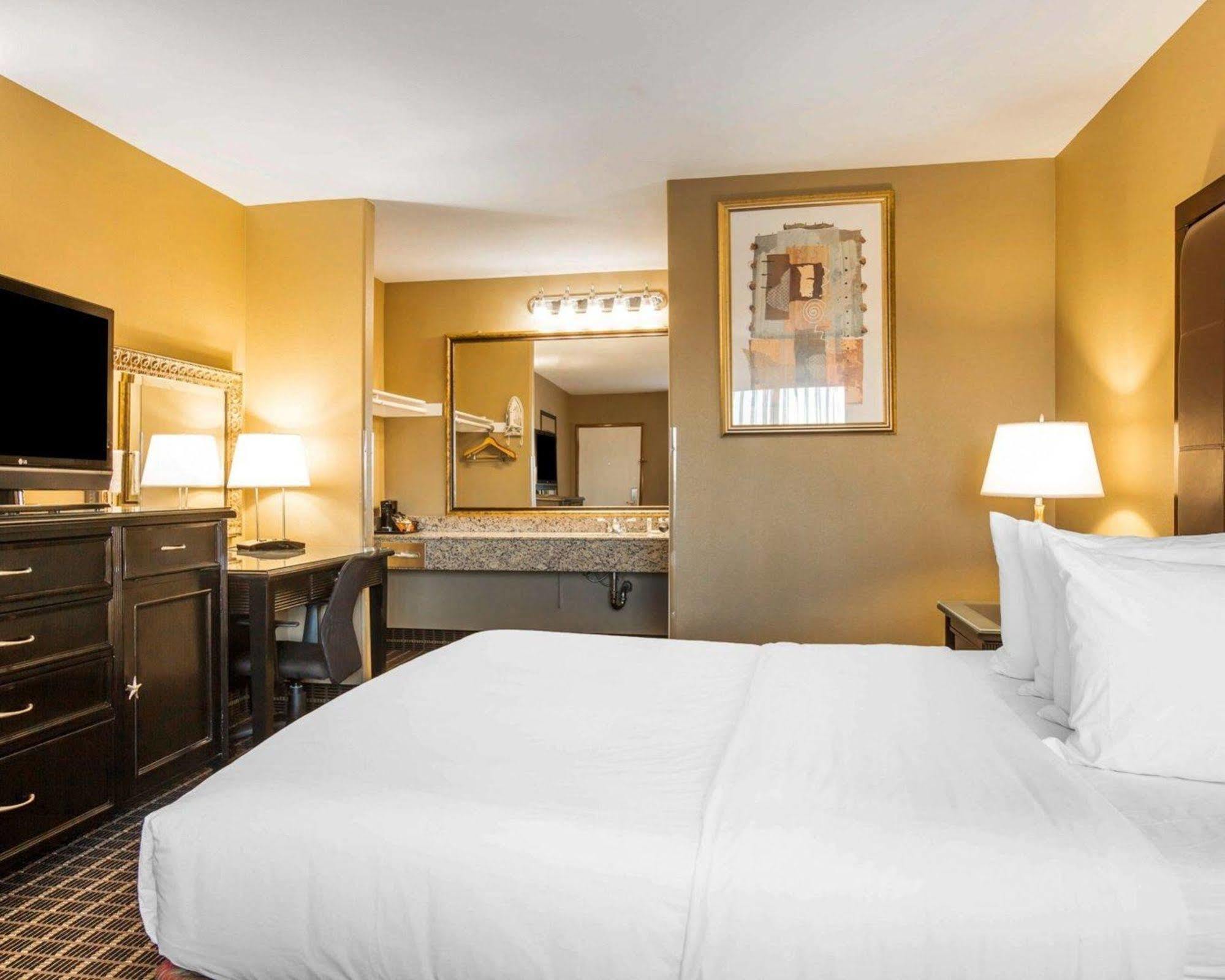 Quality Inn & Suites Westminster Seal Beach Eksteriør bilde